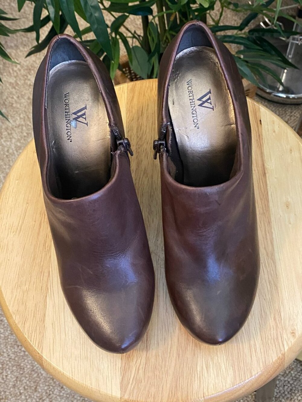 Brown leather "Worthington" pumps with zipper. Size 7